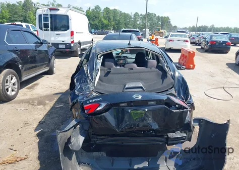 2021 Nissan Versa S 5-Speed Manual Transmission z USA, uszkodzony, nr VIN 3N1CN8BV4ML917525